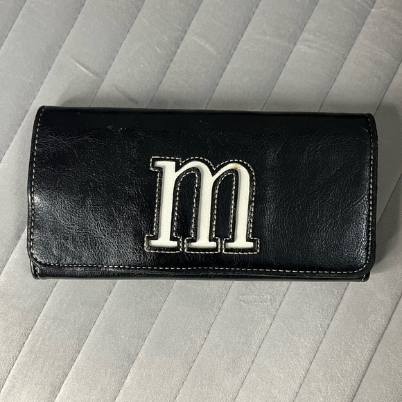 “M” Y2K wallet - Picture 1 of 7
